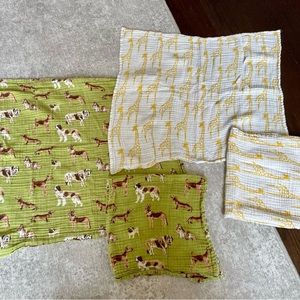 Milkbarn Burp Cloths, bundle of 4 total. Giraffe and Dog Prints.